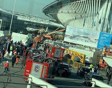 Un muerto y al menos 13 heridos por un derrumbe en el aeropuerto de Ezeiza