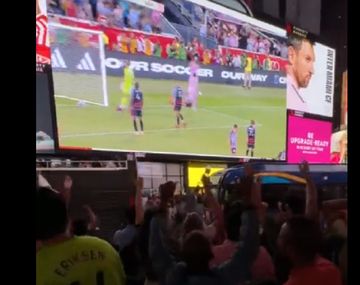 Locura por Messi en el Times Square: cientos se reunieron para ver al astro mundial