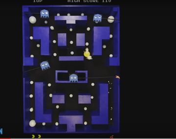 VIDEO: Un perro juega al Pac-Man mejor que cualquiera