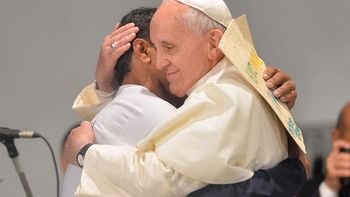 el papa visita una favela y se reune con jovenes argentinos el papa visita una favela y se reune con jovenes argentinos