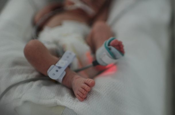 ¡Increíble! Una mujer dio a luz tras 55 días con muerte cerebral