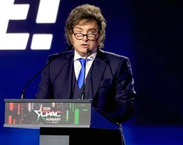 Javier Milei habla ante la CPAC en Budapest.