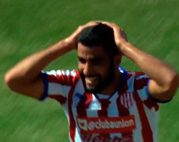 Sólo había que empujarla: el insólito gol que falló un jugador de Unión
