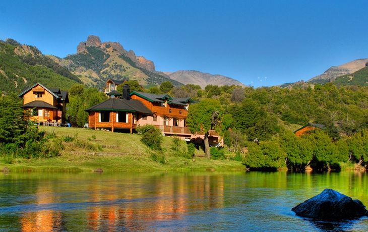 ENACOM anunció nuevos tendidos de fibra óptica en Mar Azul y el Lago Meliquina