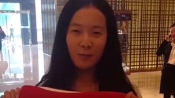 insolito: conoce a la china que es fanatica de rojo insolito: conoce a la china que es fanatica de rojo