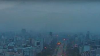 La Ciudad sigue bajo el humo por el incendio en Punta Lara La Ciudad sigue bajo el humo por el incendio en Punta Lara