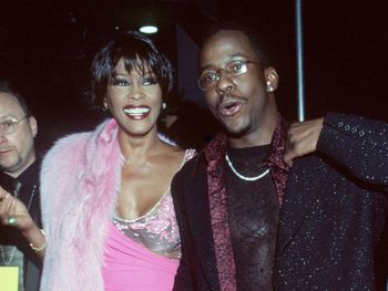 El ex de Whitney Houston reveló detalles sobre la drogadicción de la cantante