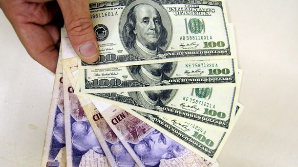 El dolar negro cerró el año en torno a los 10 pesos