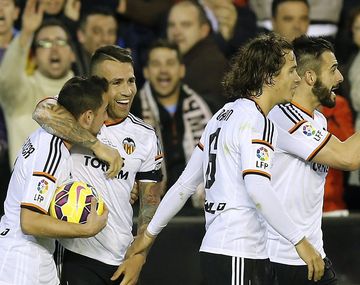 Con gol de Otamendi