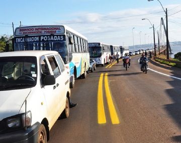 Éxodo naftero: masivo cruce a Paraguay