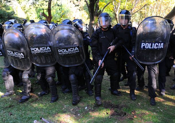 Denuncian a Macri porque la Metropolitana actuó sin orden judicial