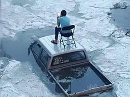 mira lo que hizo este hombre cuando quedo atrapado en un temporal de nieve mira lo que hizo este hombre cuando quedo atrapado en un temporal de nieve