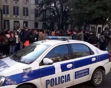 Una alumna se disparó en la cabeza en el Colegio Nacional de La Plata