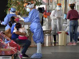 Coronavirus en Argentina: cae el promedio de casos y el número de infectados activos