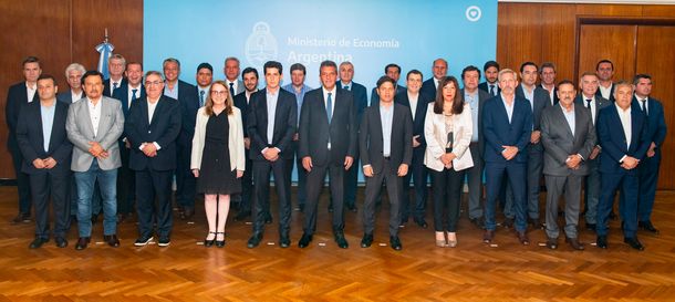 Sergio Massa se reunió con gobernadores de todos los espacios y les garantizó el pago de sueldos y aguinaldos
