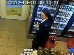 Paga Dios: una monja robó cerveza en un supermercado