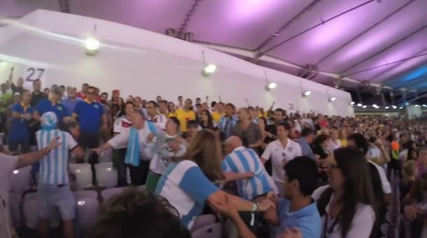 Osvaldo estuvo en el Mundial de Brasil: se agarró a trompadas en la tribuna