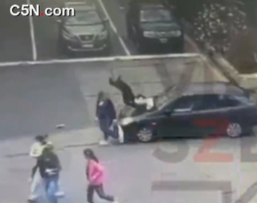 Video: un conductor atropelló a tres jubiladas en Lanús y quedó filmado