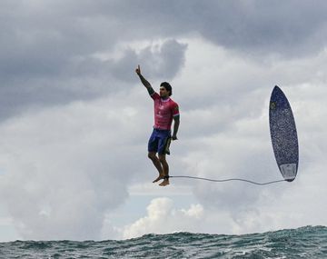 La foto más viral de los JJOO: quién es el surfista Gabriel Medina