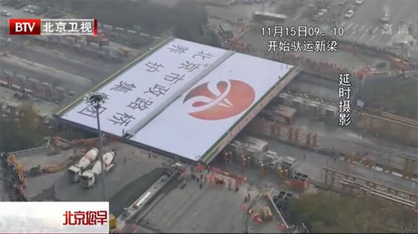 VIDEO:En China tiran abajo y levantan un puente en menos de 48 horas