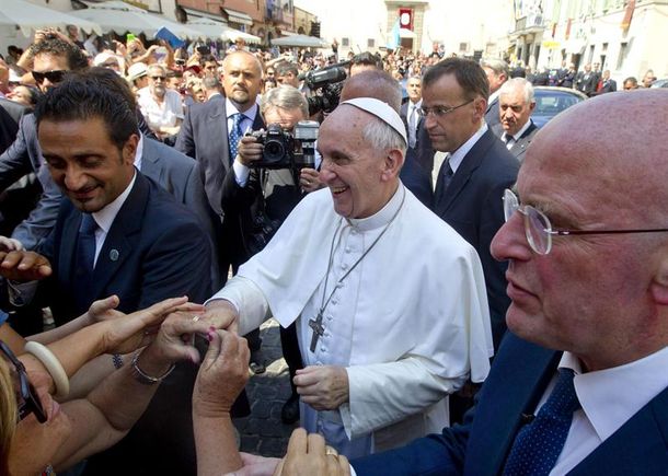 Otro llamado del Papa: Hola cuervo, ¿cómo estás?