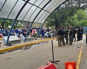 Batalla campal en Hospital San Roque: tiroteo entre barras de Estudiantes y Gimnasia