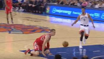 recien empieza, pero la nba ya tiene el blooper del ano recien empieza, pero la nba ya tiene el blooper del ano