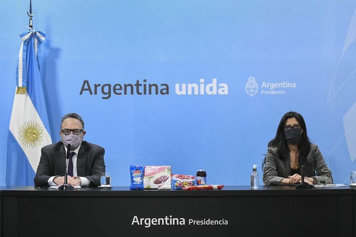 El ministro de Desarrollo Productivo, Matías Kulfas, y la secretaría de Comercio Interior, Paula Español, en la presentación del programa Súper Cerca. (Foto gentileza: Télam) 