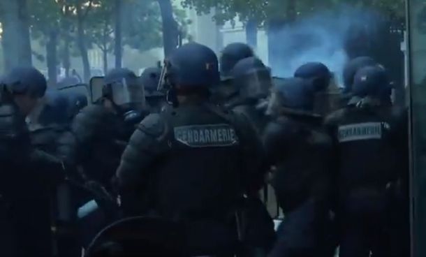 Represión durante los festejos del Mundial en Paris
