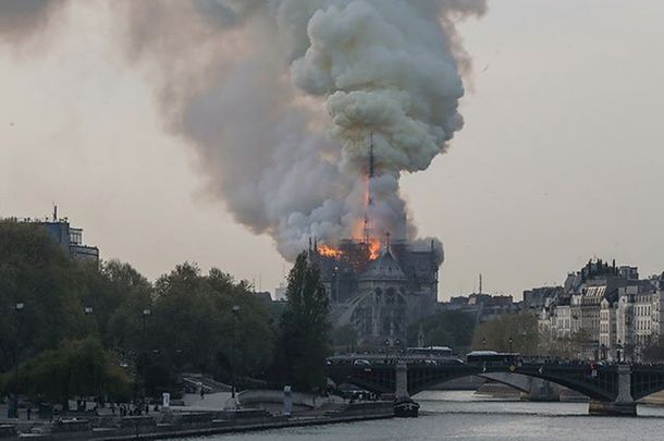 Conmoción en París: se incendia la mítica catedral de Notre Dame
