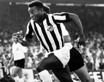 Murió Pelé: Santos modificó su escudo para homenajearlo