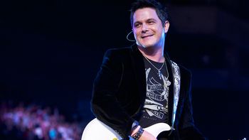 alejandro sanz detuvo un recital en mexico porque un hombre le pegaba a una mujer alejandro sanz detuvo un recital en mexico porque un hombre le pegaba a una mujer