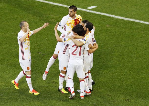 España se durmió, cayó ante Croacia y jugará ante Italia en octavos de la Eurocopa