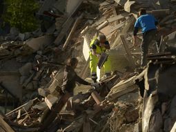 Decenas de muertos por un devastador terremoto en el centro de Italia 