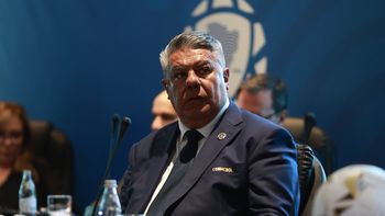 chiqui tapia suma poder: lo ratificaron como representante de conmebol ante la fifa chiqui tapia suma poder: lo ratificaron como representante de conmebol ante la fifa