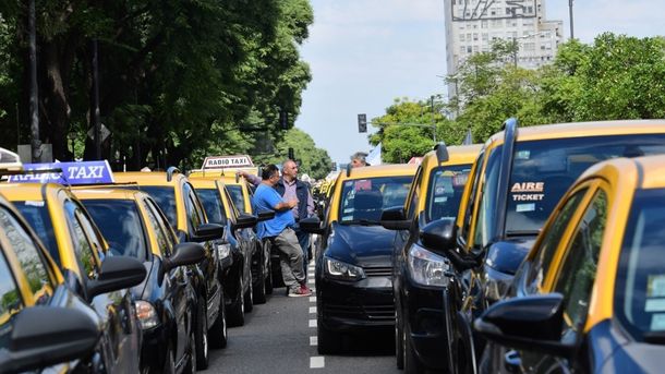 Taxistas cortarán varios puntos de la Ciudad en protesta contra las apps de viajes