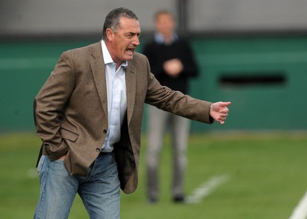 No esperaron al final de la temporada: en Arsenal echaron a Alfaro