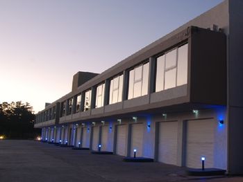 Un trío se fue sin pagar de un hotel alojamiento