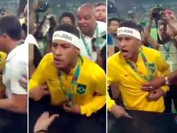 en pleno festejo, neymar invito a pelear a un hincha que lo habia insultado en pleno festejo, neymar invito a pelear a un hincha que lo habia insultado