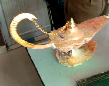 Insólita estafa: un médico compró una Lámpara de Aladdín por 93 mil dólares