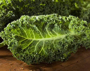 Kale, conocé la hortaliza de moda que le está robando el lugar a la rúcula