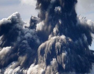 Así entró en erupción un volcán submarino en Tonga