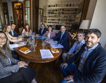 La defensa de Cristina Kirchner tras la polémica por la foto con economistas en su domicilio