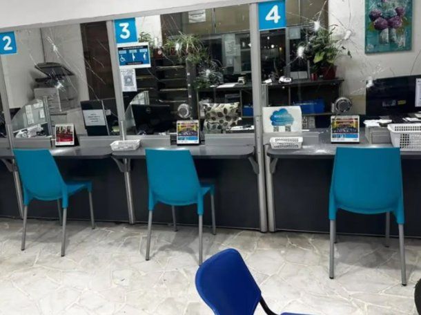 El hombre causó destrozos en varias áreas del hospital El hombre causó destrozos en varias áreas del hospital