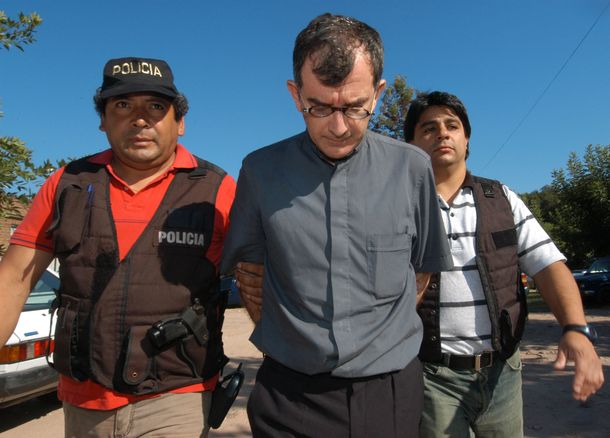 Liberan a un ex sacerdote condenado por pedofilia