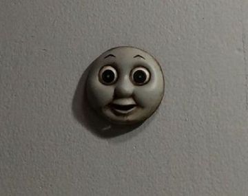 Un juguete que se arrastra por las paredes