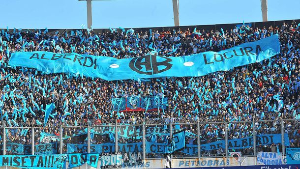 Murió un hincha de Belgrano que cayó desde el techo de la popular
