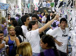 crece la venta ilegal por las saladitas y los manteros crece la venta ilegal por las saladitas y los manteros