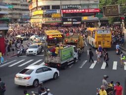 triste pero real: una multitud paralizo taiwan para cazar un pokemon triste pero real: una multitud paralizo taiwan para cazar un pokemon