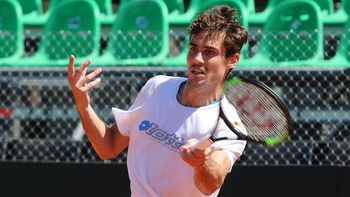 Guido Pella, único jugador en la cancha de Parque Sarmiento Guido Pella, único jugador en la cancha de Parque Sarmiento